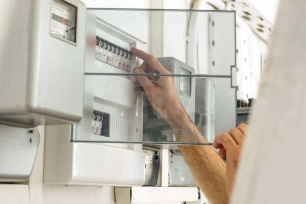 Elektriker für Elektroverteilungen - Elektromacher - Jan Schuhmacher