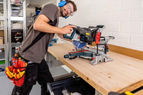 Jan Schuhmacher - Elektriker - Ausrüstung und Werkstatt Elektromacher
